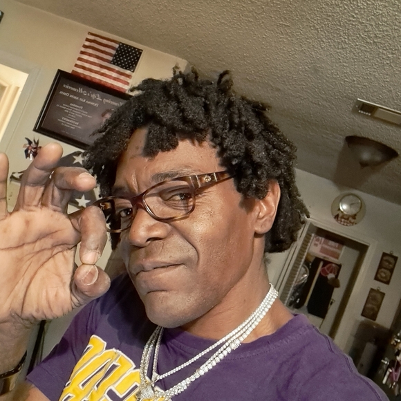 Meet your Posher, Carlo - Picture 2 of 10